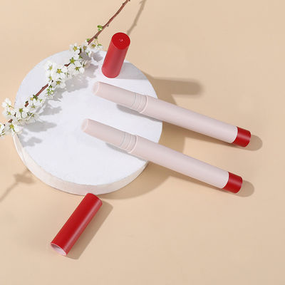 İyi bir fiyat. Yuvarlak Plastik Dudak Rengi Kapları ve Paketleme Dudak Balosu Kapı Çiperiyle Göz Gölgesi Kalem çevrimiçi
